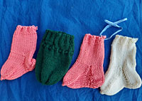 selbstgestrickte Babysöckchen