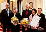 Patientenbeauftragter Wolfgang Zöller und Claudia Berger vom DAV-Vorstand mit den Preisträgern Patientenbeauftragter Wolfgang Zöller und Claudia Berger vom DAV-Vorstand mit den Preisträgern