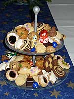 Etagere mit weihnachtlichen Leckereien Etagere mit weihnachtlichen Leckereien