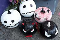 Halloween-Kürbisse: Wie Kinder mit Diabetes sicher und mit Spaß feiern. Halloween-Kürbisse: Wie Kinder mit Diabetes sicher und mit Spaß feiern.